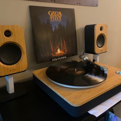 LP houder "NOW PLAYING"